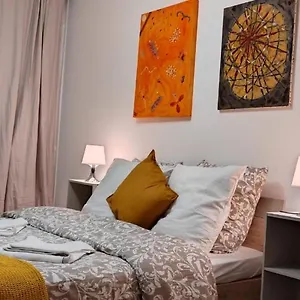 Appartement Magnifique Lille Wifi Parking By Servallgroup, Mons-en-Baroeul